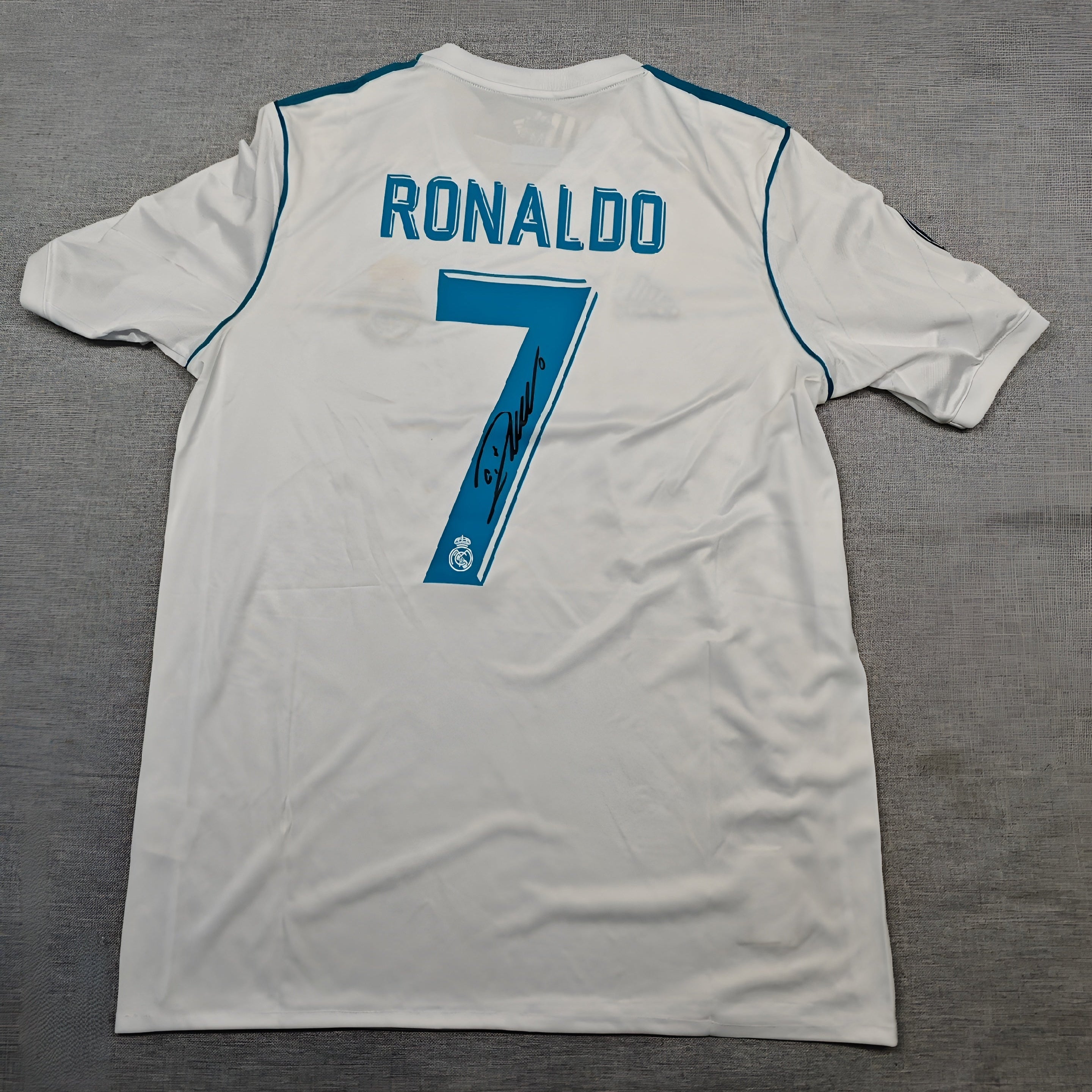 CRISTIANO RONALDO | REAL MADRID 17/18 HOME DISPLAY JERSEY | PRINTED SIGNATURE