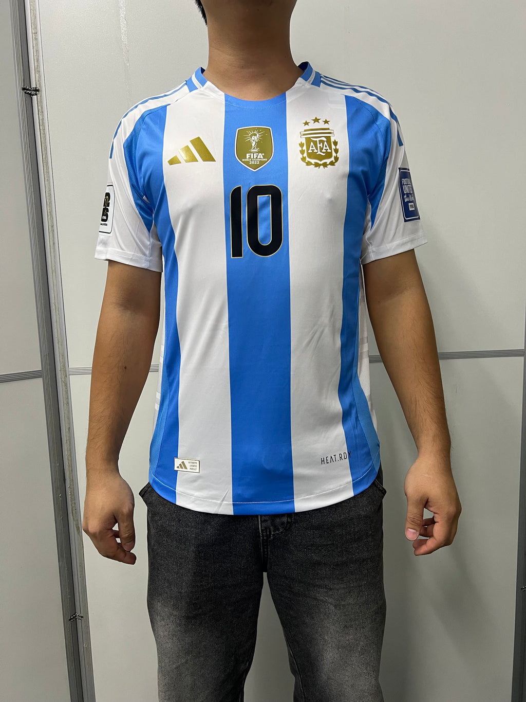 LIONEL MESSI | ARGENTINA 2025 HOME DISPLAY JERSEY | PRINTED SIGNATURE
