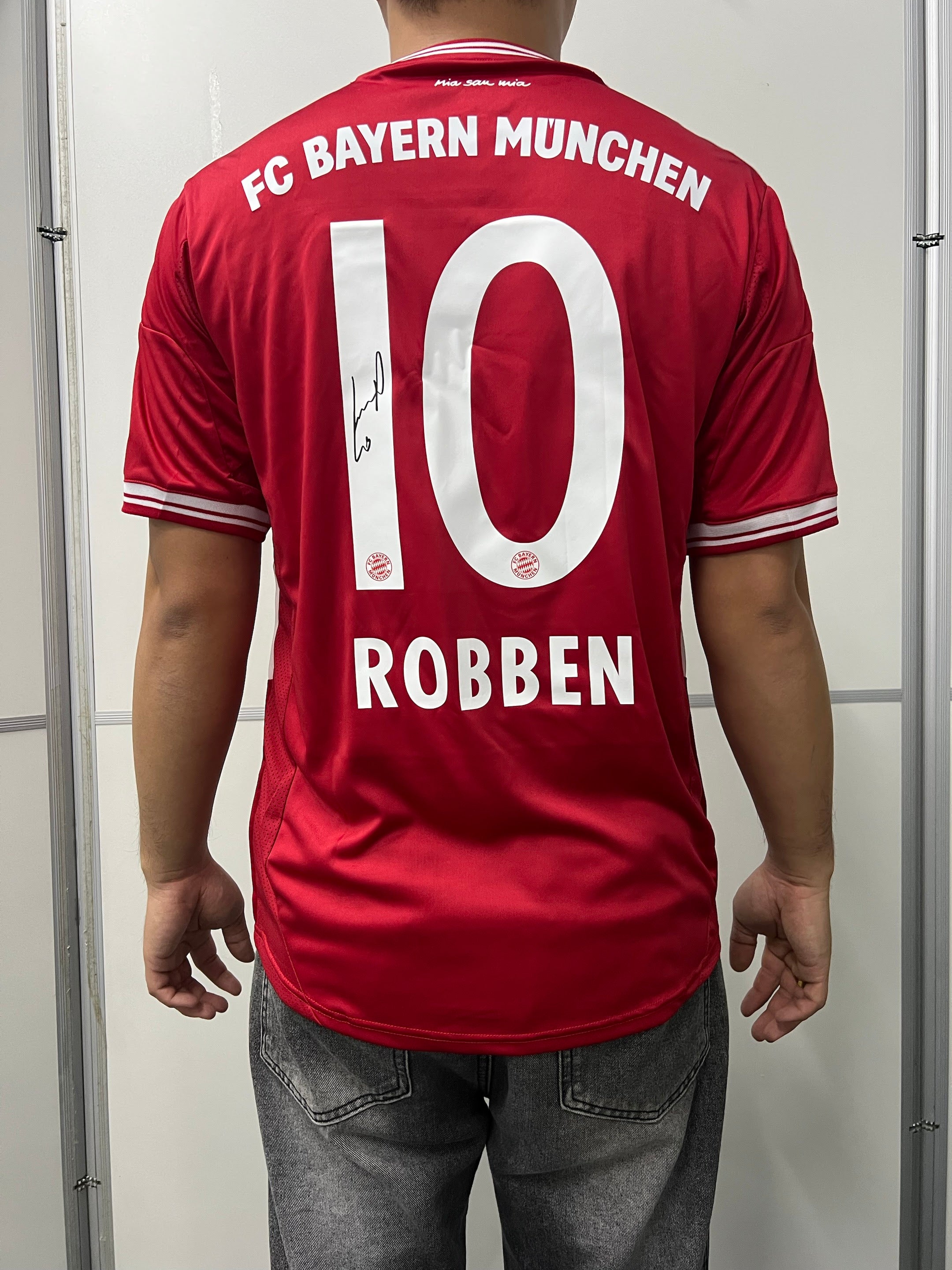 ARJEN ROBBEN | BAYERN MUNICH 13/14 HOME DISPLAY JERSEY | PRINTED SIGNATURE
