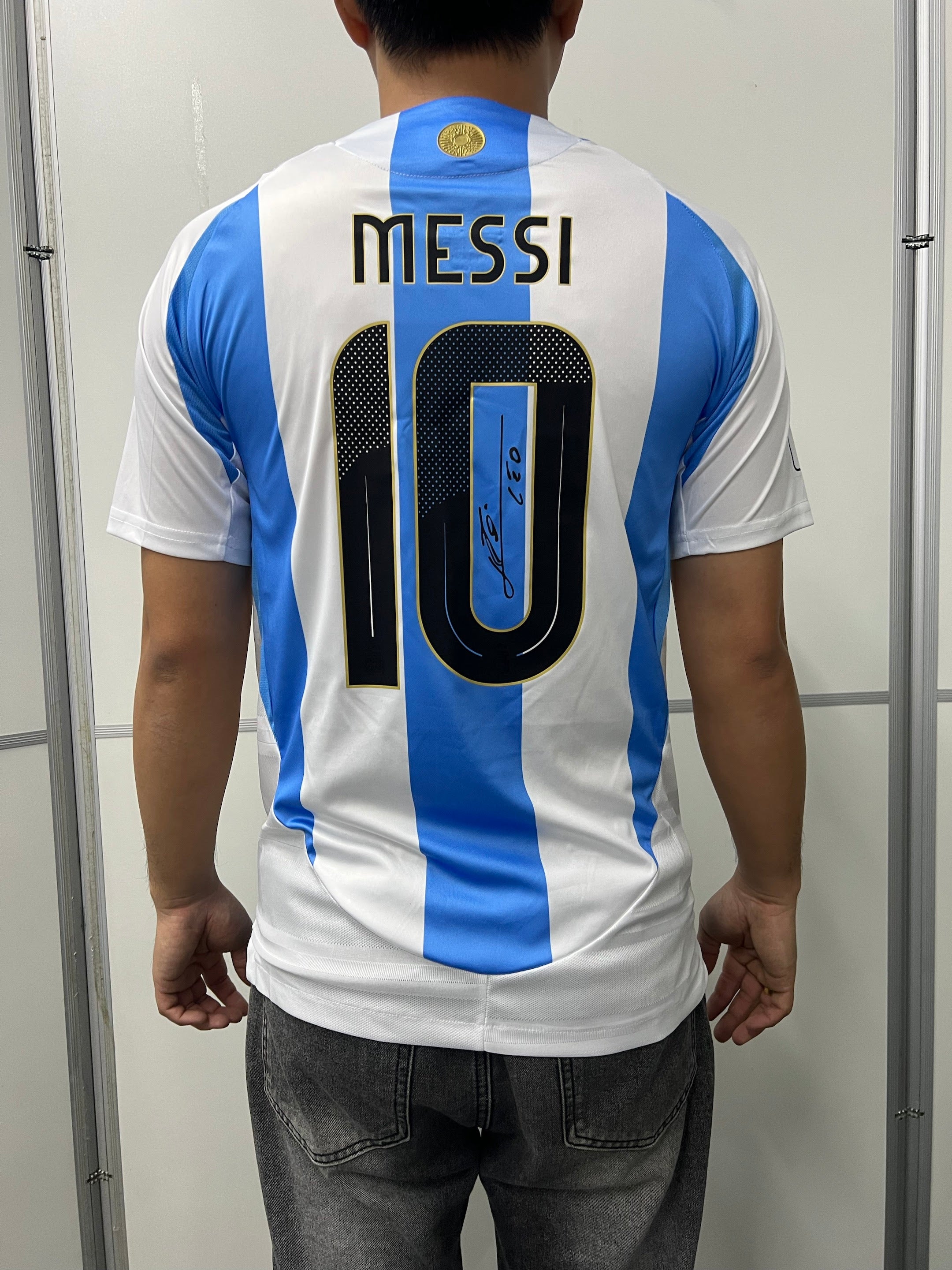 LIONEL MESSI | ARGENTINA 2025 HOME DISPLAY JERSEY | PRINTED SIGNATURE
