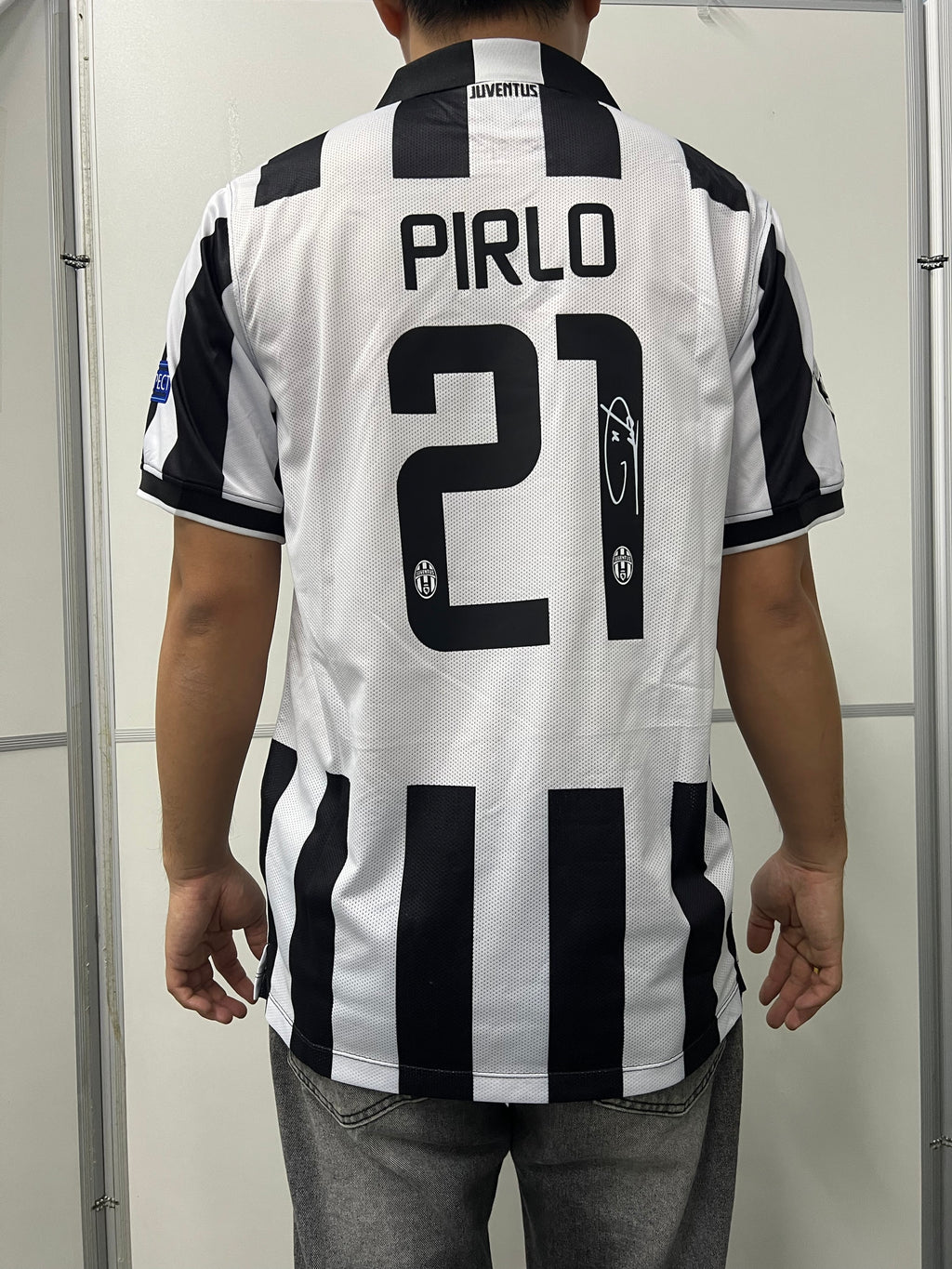 ANDREA PIRLO | JUVENTUS 14/15 HOME DISPLAY JERSEY | PRINTED SIGNATURE