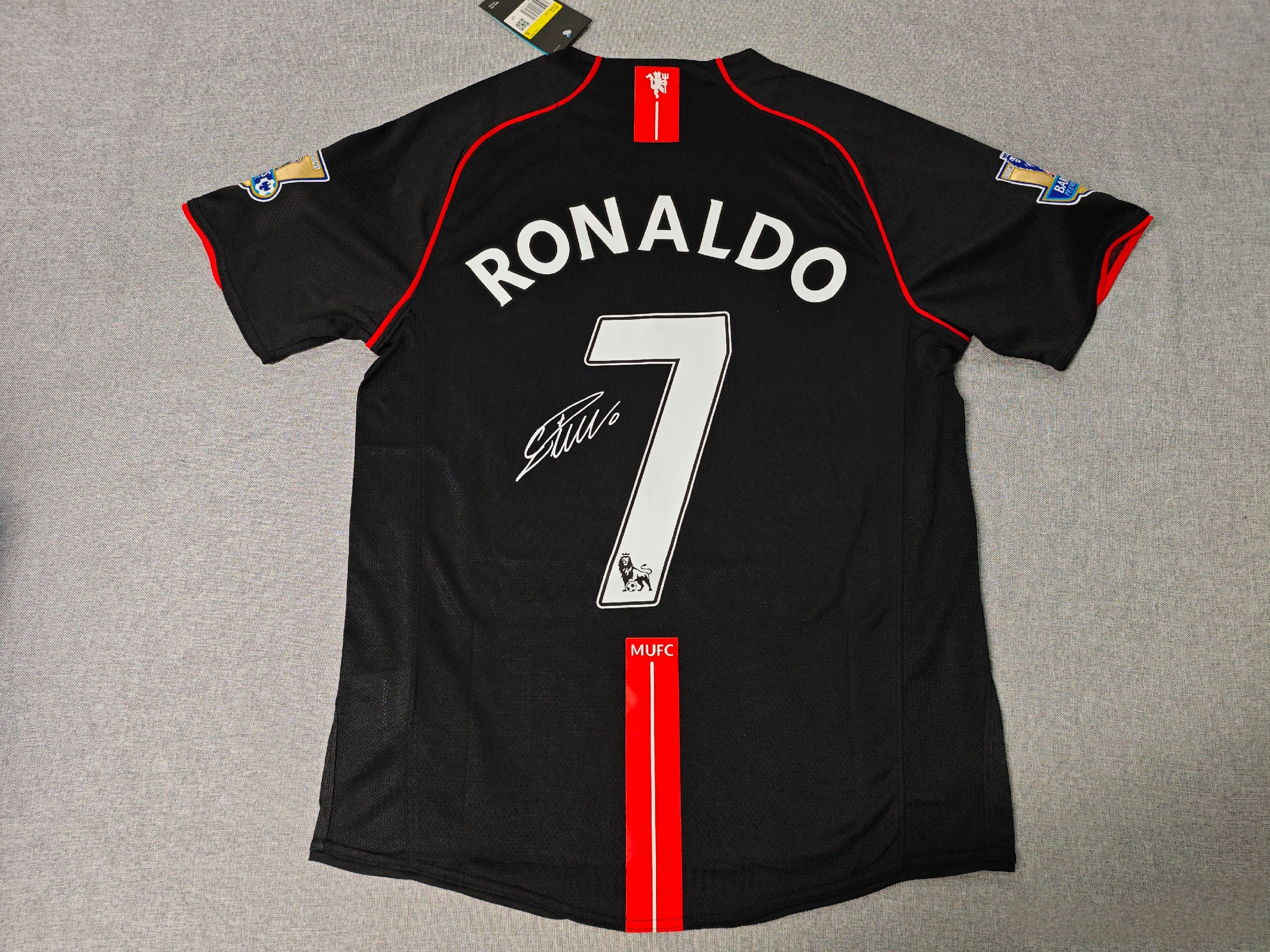CRISTIANO RONALDO | MANCHESTER UN. 07/08 H&A DISPLAY JERSEY | PRINTED SIGNATURE