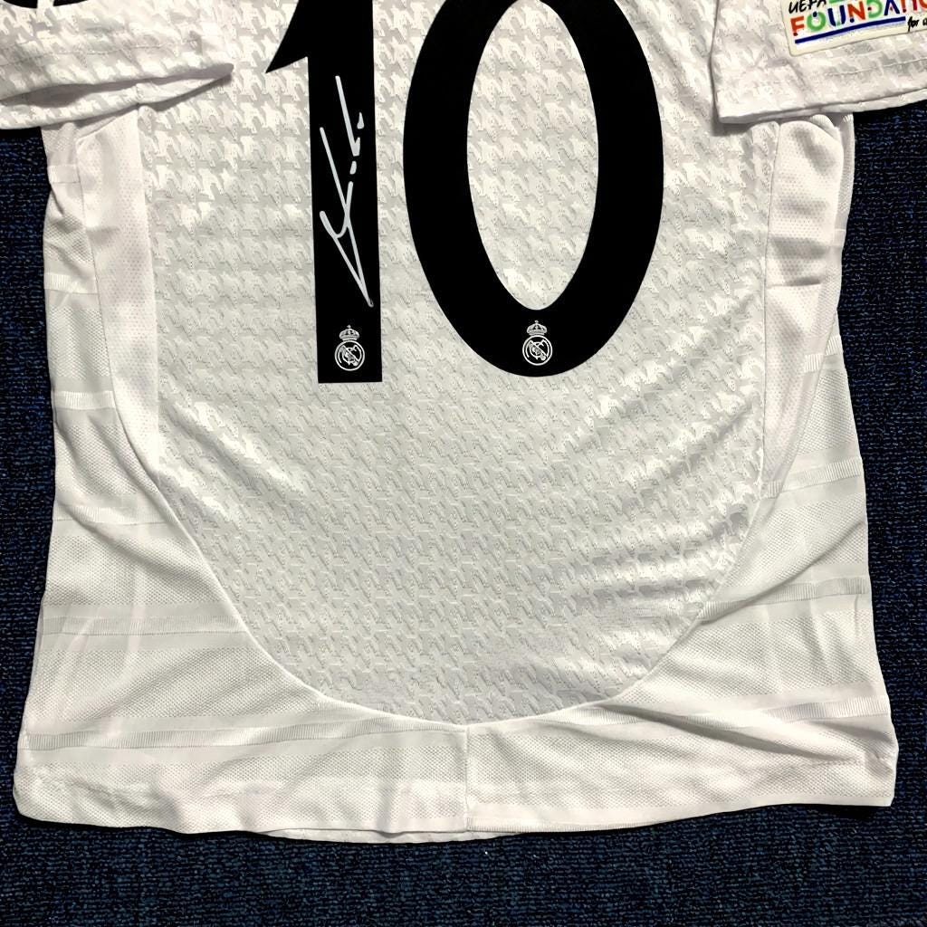 Luka Modrić SIGNED - Real Madrid 24/25 Home Jersey/Shirt - PRINTED AUTOGRAPH