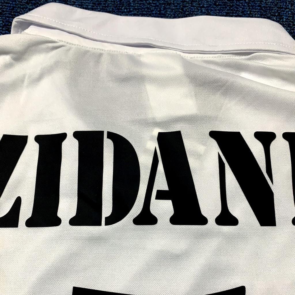 Zinedine Zidane SIGNED - Real Madrid 02/03 Home Jersey/Shirt - PRINTED AUTOGRAPH