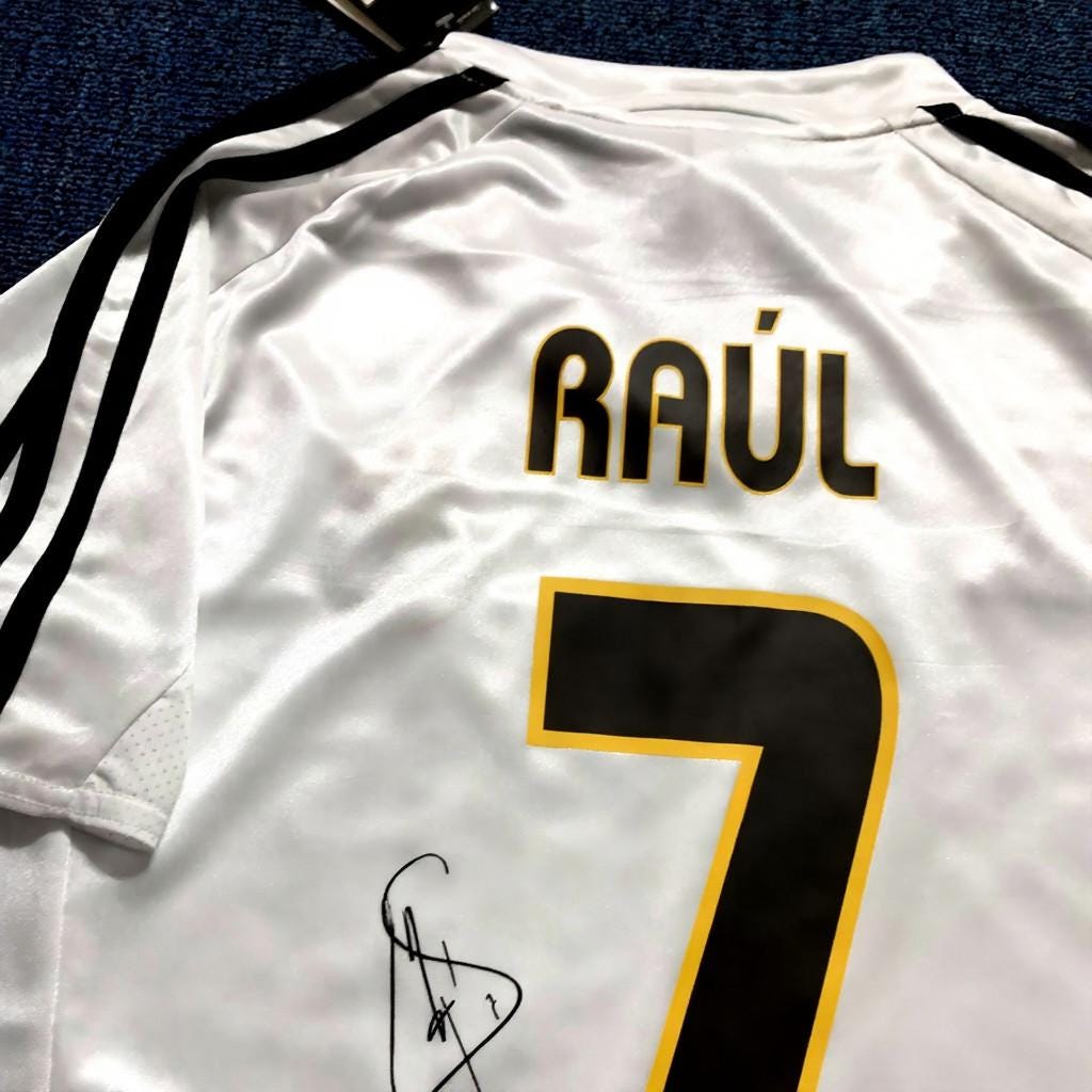 Raúl G. Signed - Real Madrid 04/05 Retro Home Jersey/Shirt - Printed Autograph