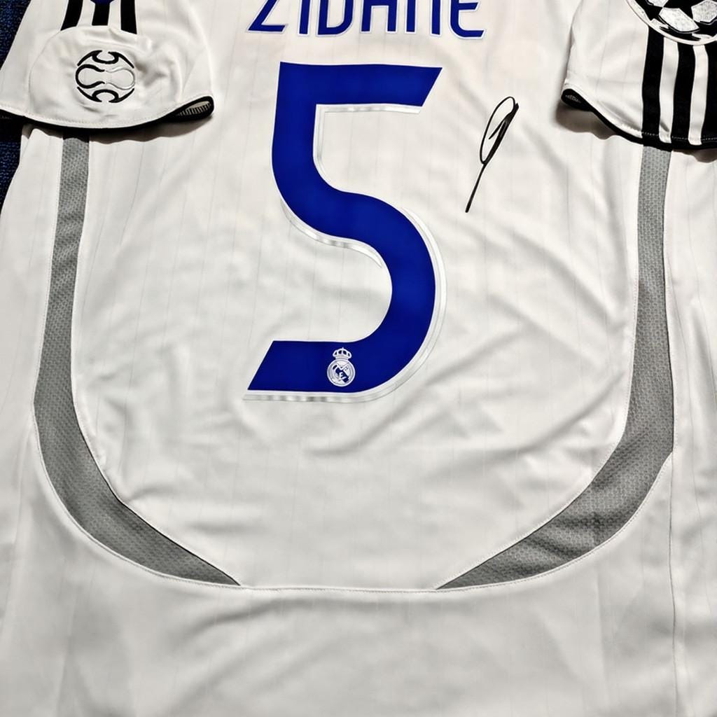 Zinedine Zidane SIGNED - Real Madrid 06/07 Home Jersey/Shirt - PRINTED AUTOGRAPH