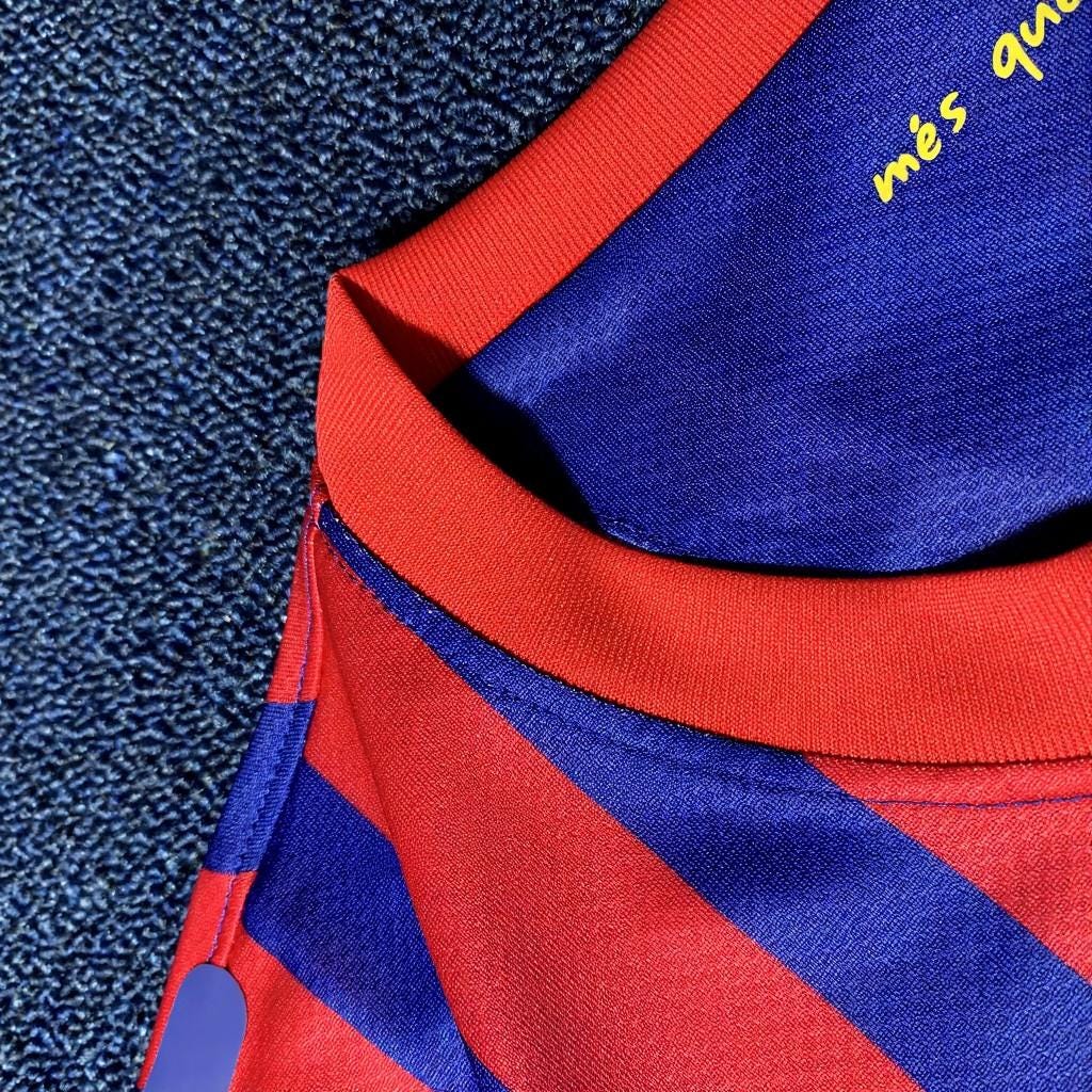 Lionel Messi SIGNED - Barcelona 11/12 Home Jersey/Shirt - PRINTED AUTOGRAPH