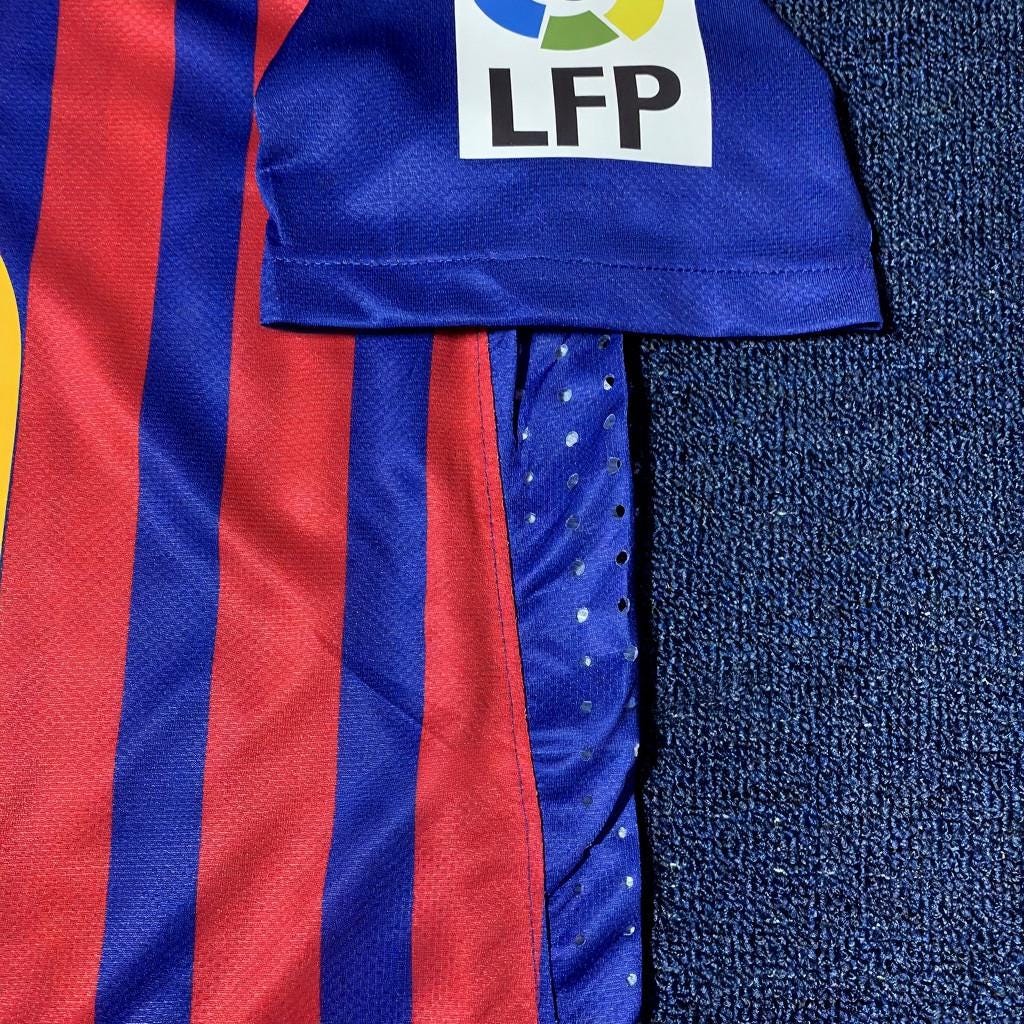 Lionel Messi SIGNED - Barcelona 11/12 Home Jersey/Shirt - PRINTED AUTOGRAPH