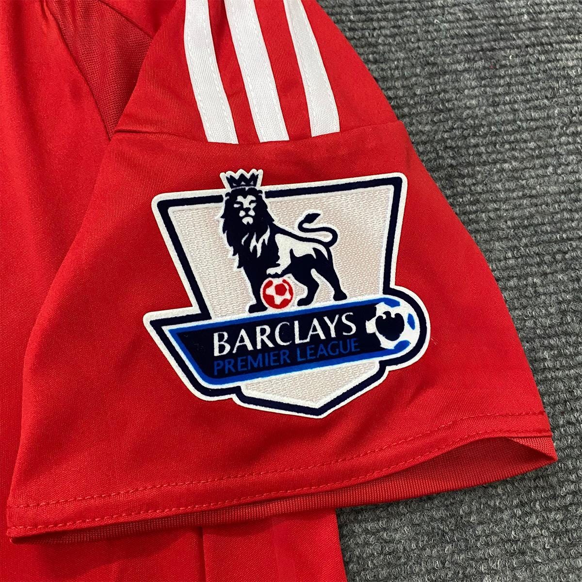 Steven Gerrard SIGNED - Liverpool 08/09 Home Jersey/Shirt - PRINTED AUTOGRAPH