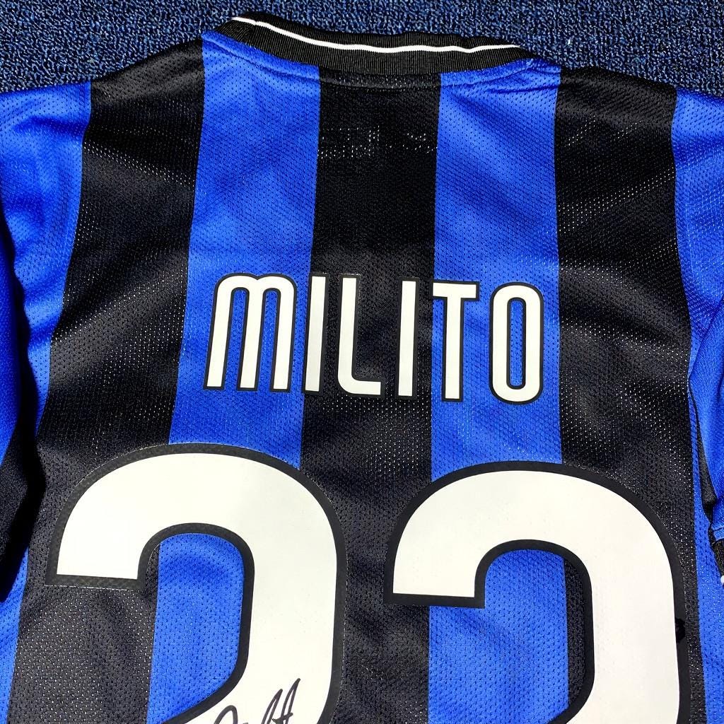 Diego Milito SIGNED - Inter Milan 09/10 Home Jersey/Shirt - PRINTED AUTOGRAPH