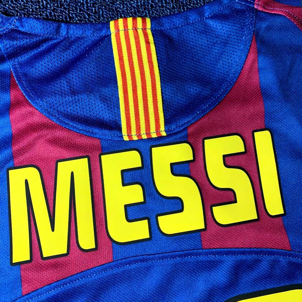 L. Messi Signed - Barcelona 05/06 Retro Home Jersey/Shirt - Printed Autograph
