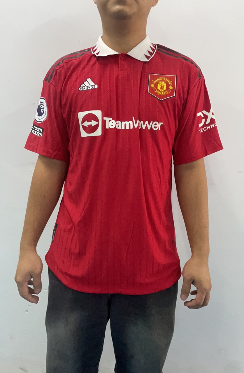 CRISTIANO RONALDO | MANCHESTER UN. 22/23 HOME DISPLAY JERSEY | PRINTED SIGNATURE