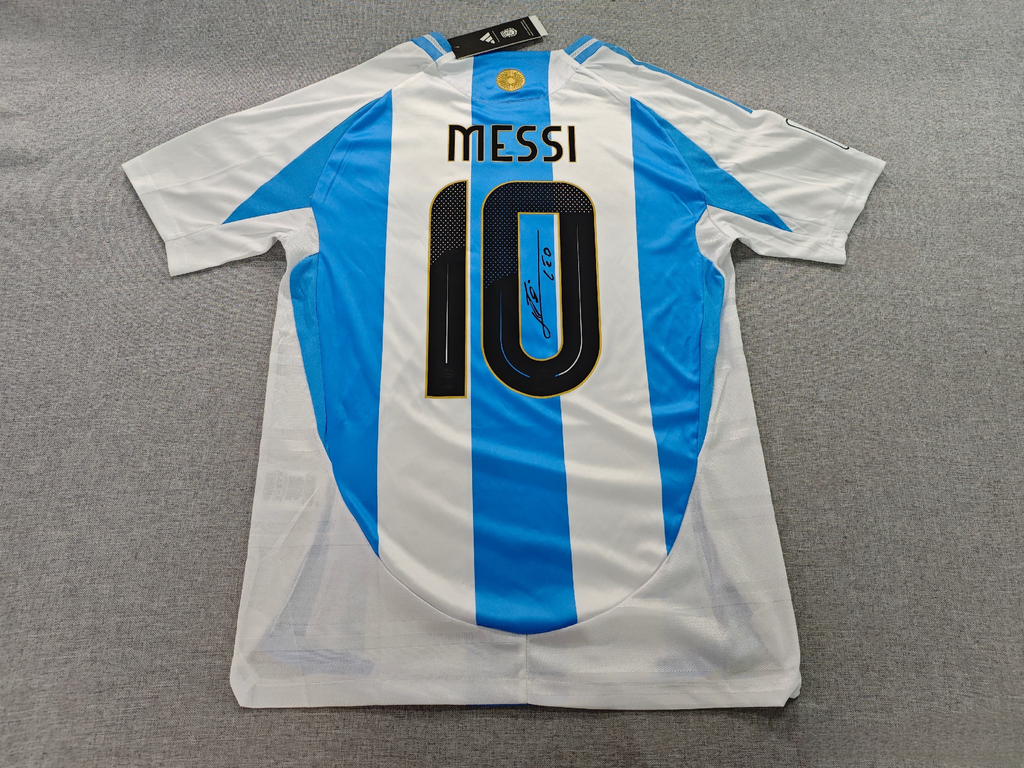 LIONEL MESSI | ARGENTINA 2025 HOME DISPLAY JERSEY | PRINTED SIGNATURE