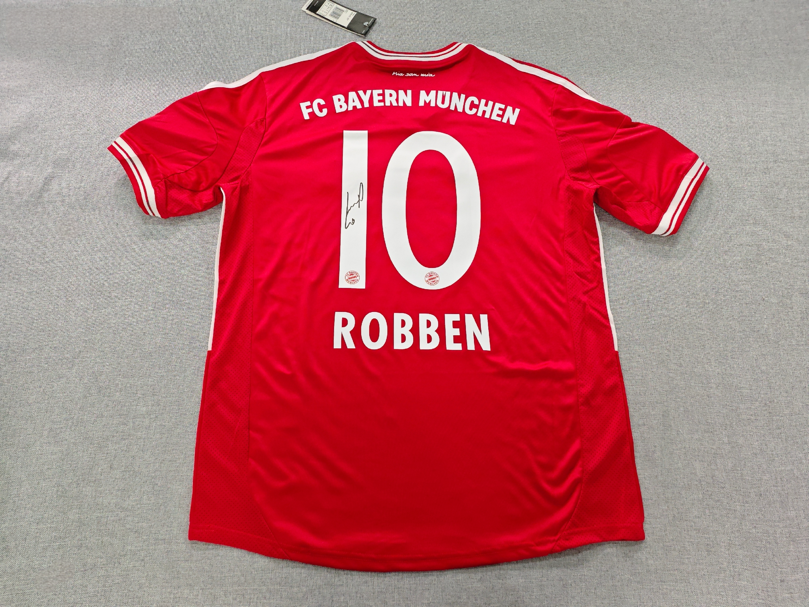 ARJEN ROBBEN | BAYERN MUNICH 13/14 HOME DISPLAY JERSEY | PRINTED SIGNATURE
