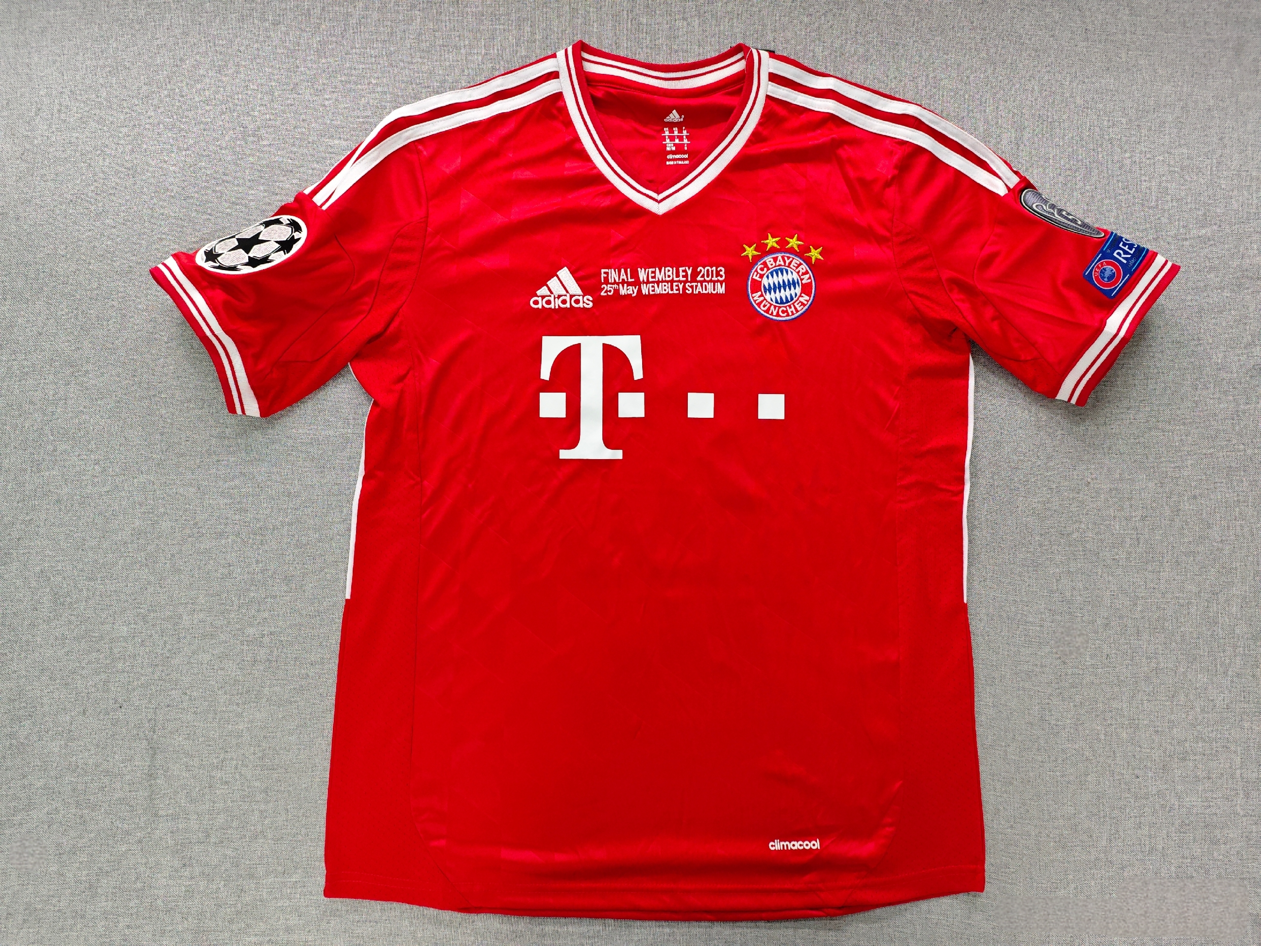 PHILIPP LAHM | BAYERN MUNICH 13/14 HOME DISPLAY JERSEY | PRINTED SIGNATURE