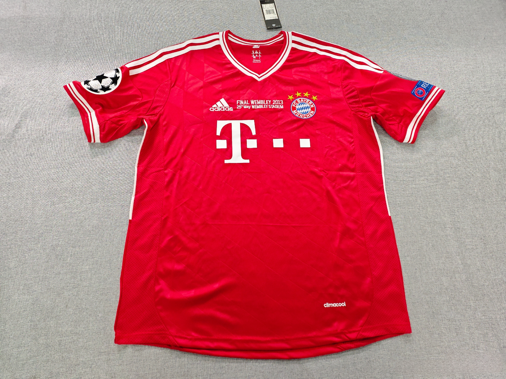 ARJEN ROBBEN | BAYERN MUNICH 13/14 HOME DISPLAY JERSEY | PRINTED SIGNATURE