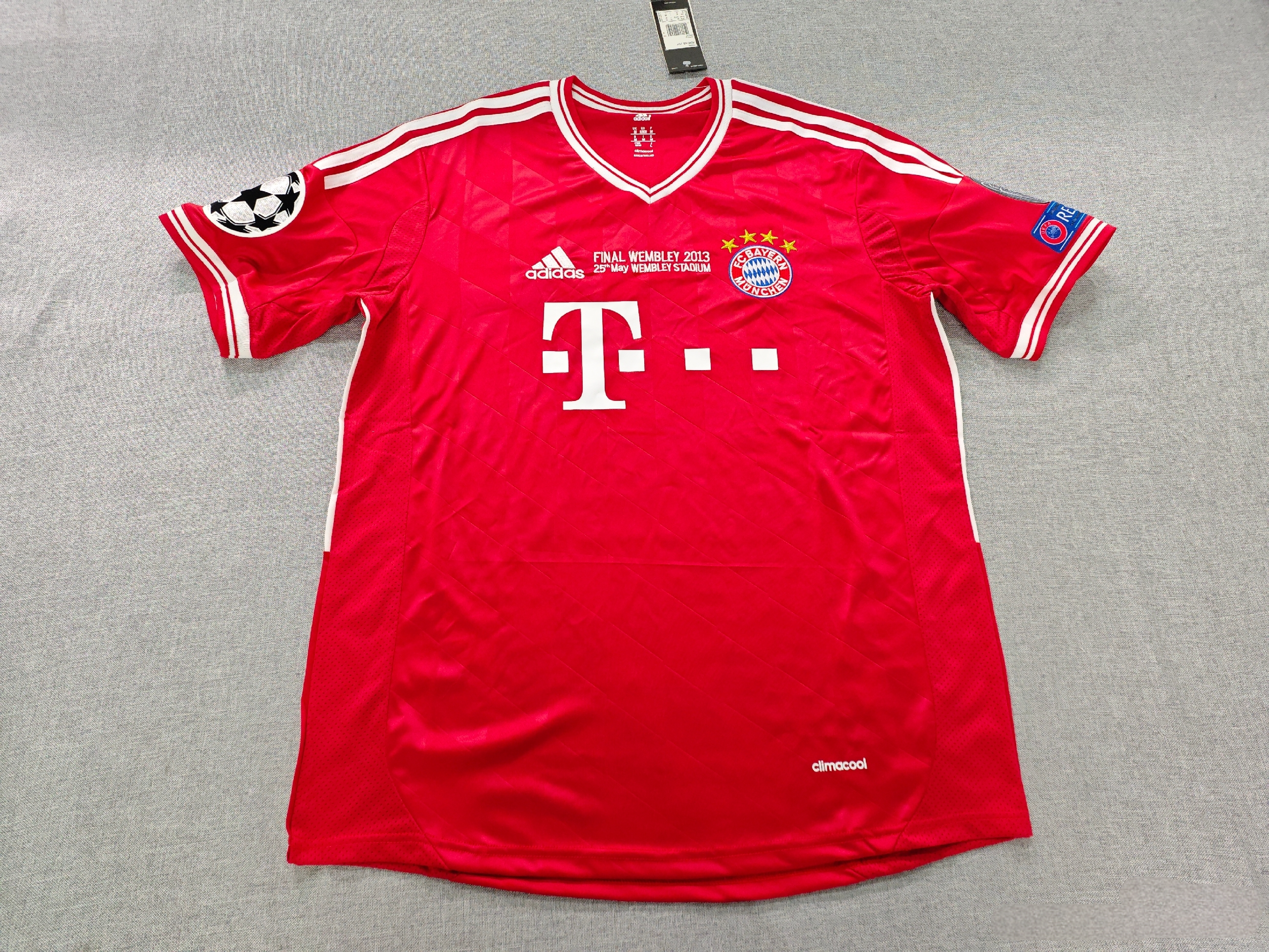 ARJEN ROBBEN | BAYERN MUNICH 13/14 HOME DISPLAY JERSEY | PRINTED SIGNATURE